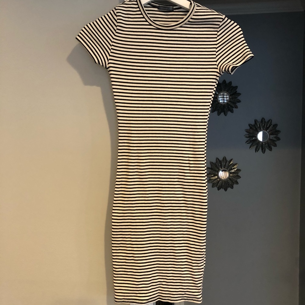 Short dress black and white